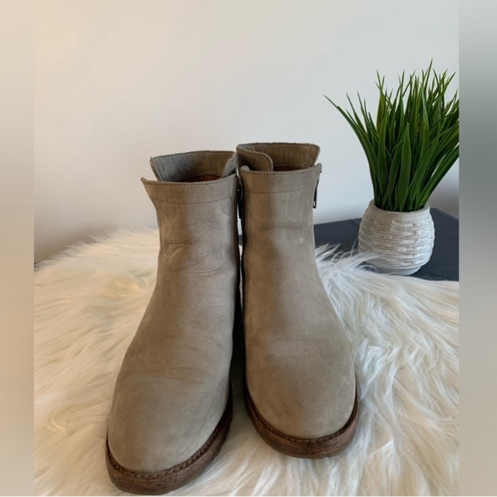 (103)Frye Natalie Double Zipper Grey Boots - Size EU 36